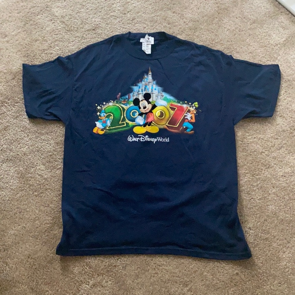 VINTAGE WALT DISNEY WORLD 2007 T-SHIRT!
